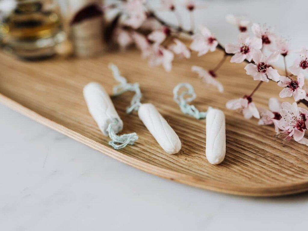 Czy tampon może być zagrożeniem dla Twojego zdrowia i życia? Poznaj zespół wstrząsu toksycznego.